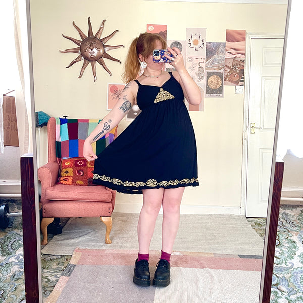 Embroidered mini dress (M)