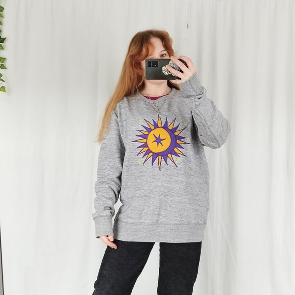 Sun and moon sweater in grey (XL)