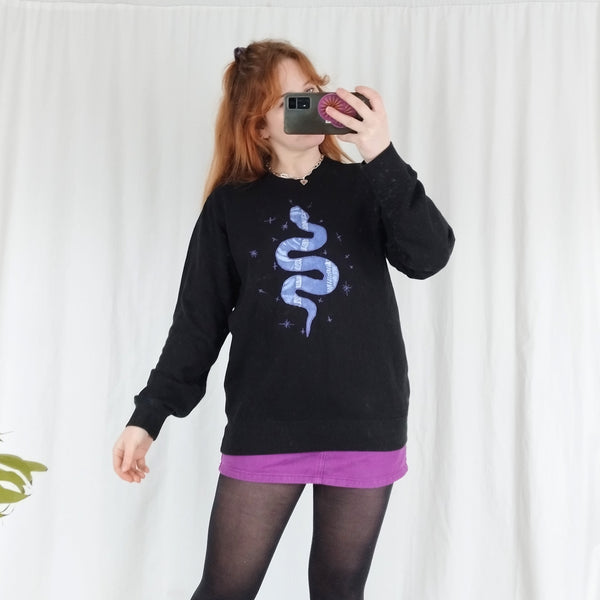 Serpent sweater in black (M)