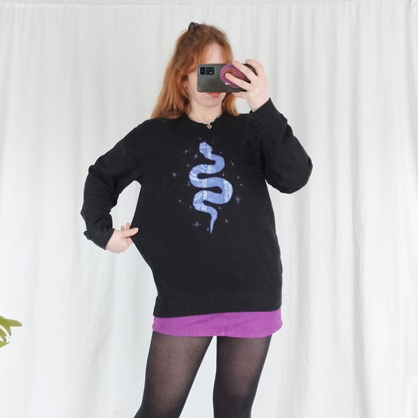Serpent sweater in black (M)
