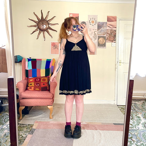 Embroidered mini dress (M)