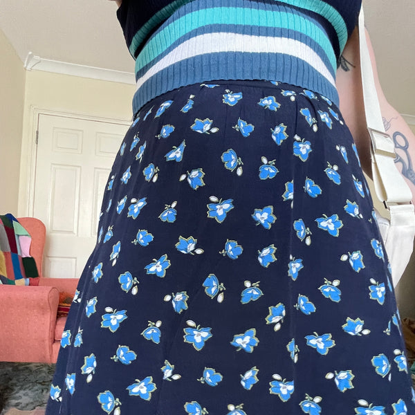 Cornflower skirt (W32)