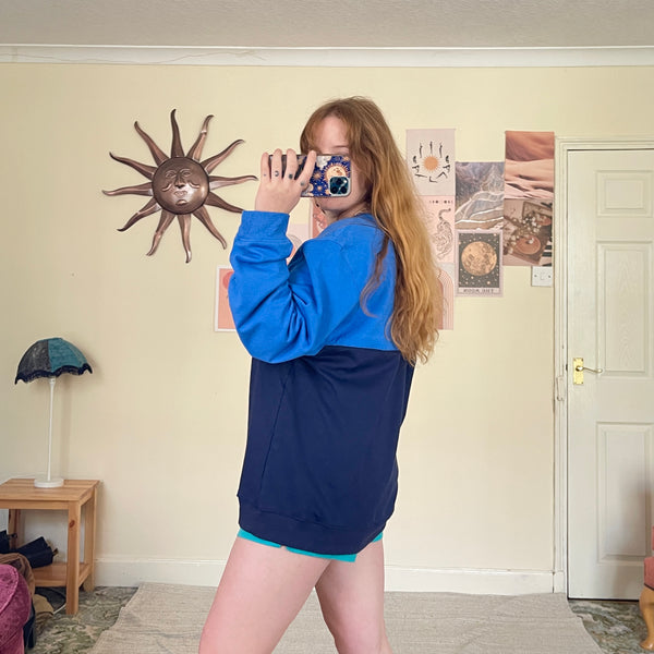 Moon sweater in blue (XXL)