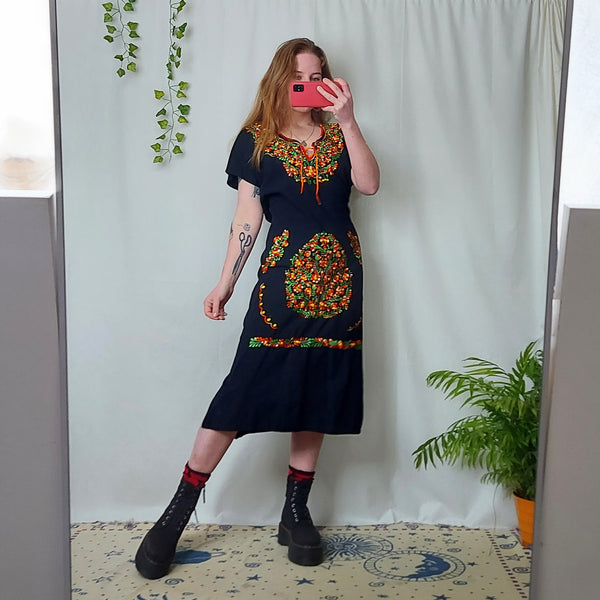 Orange blossom embroidered dress (M)