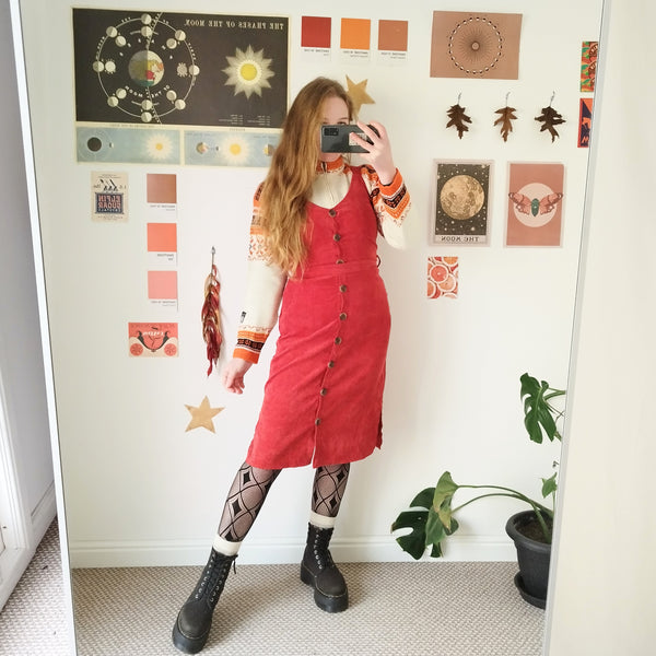 Rhubarb corduroy dress (S)